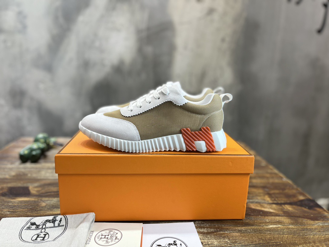H**me5 Sneakers