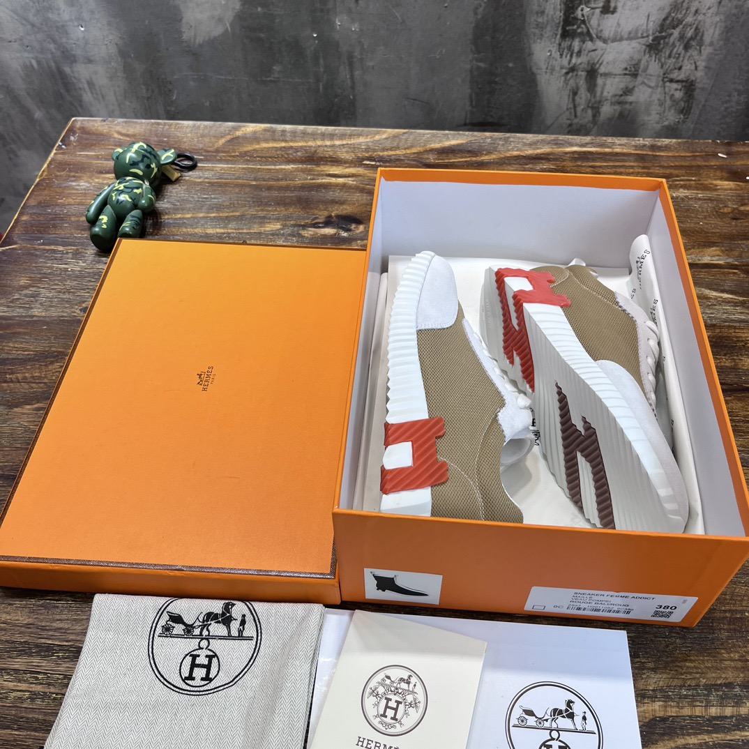 H**me5 Sneakers