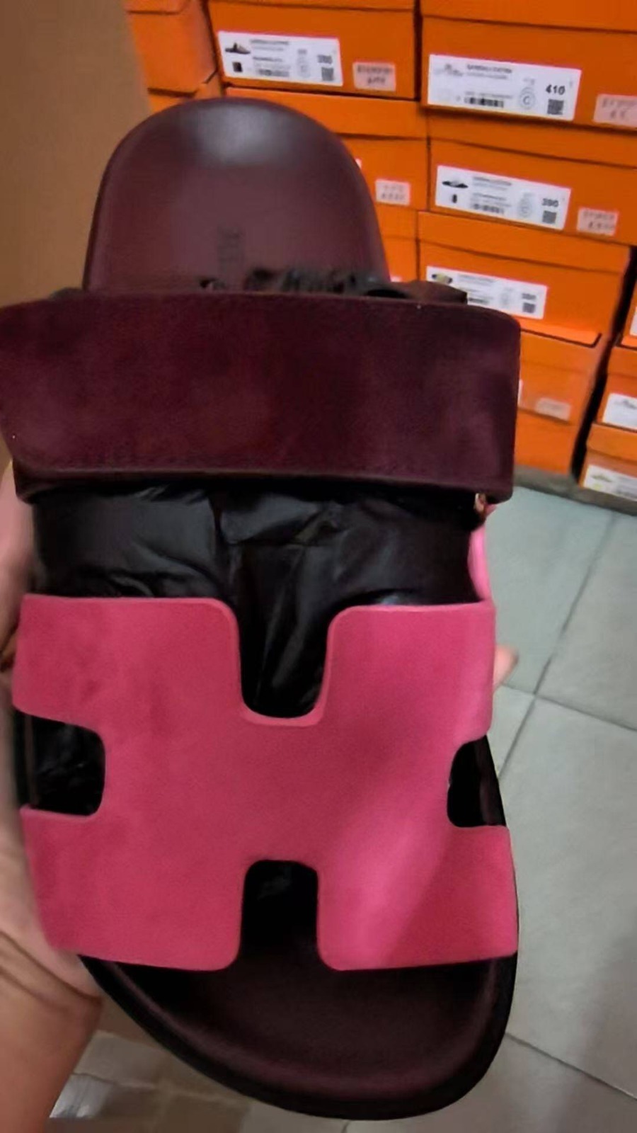 H**me5 Sandals