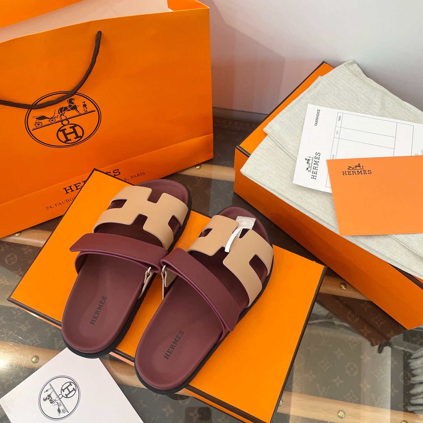 H**me5 Sandals