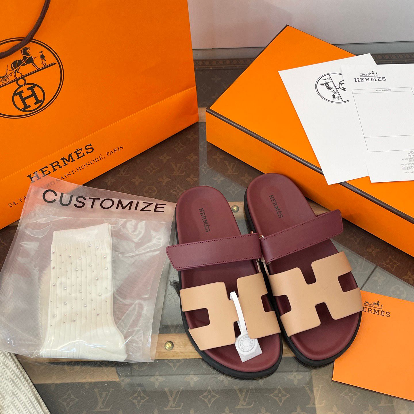 H**me5 Sandals