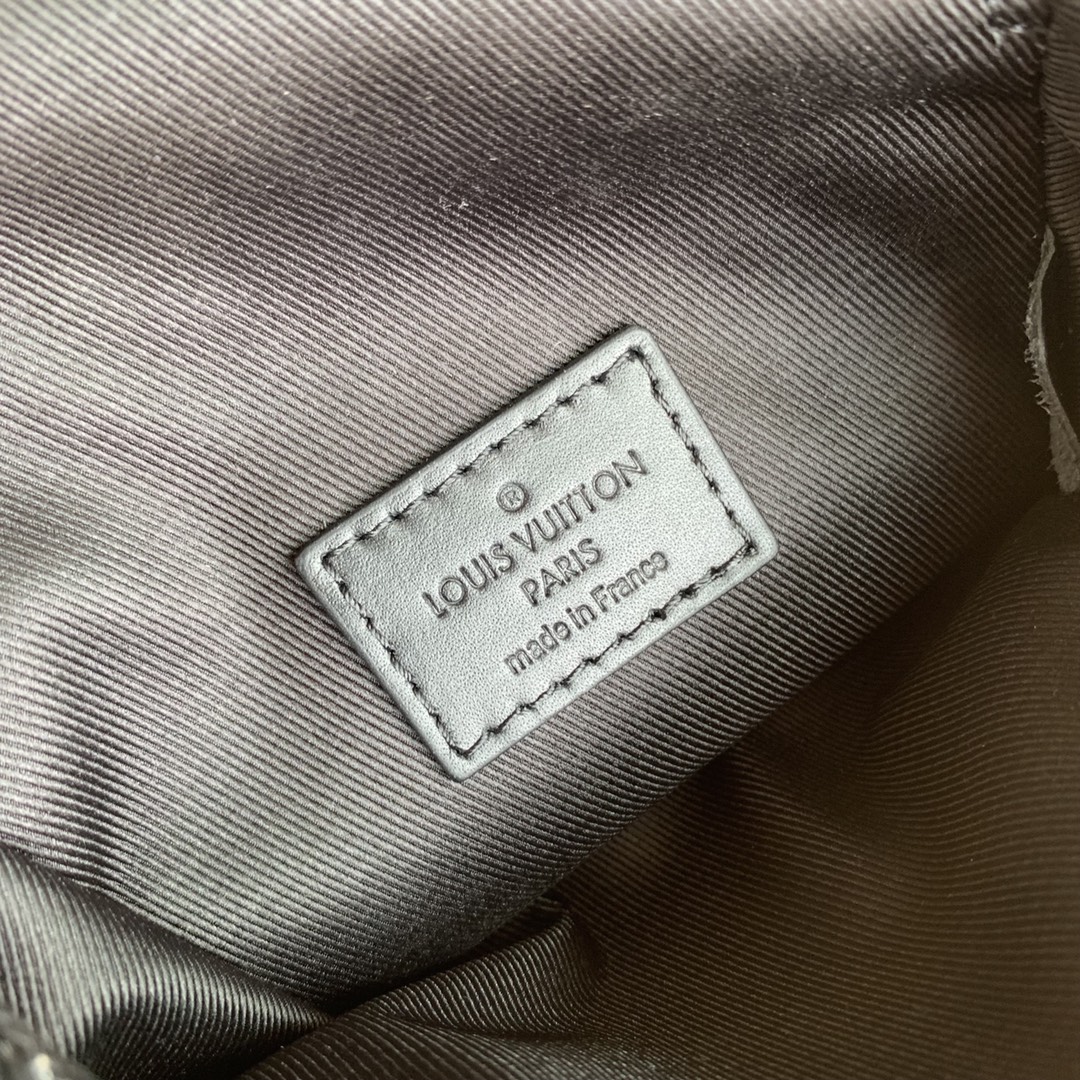 l0*is V*t0n s-lock vertical wearable handbag-12*19*7cm