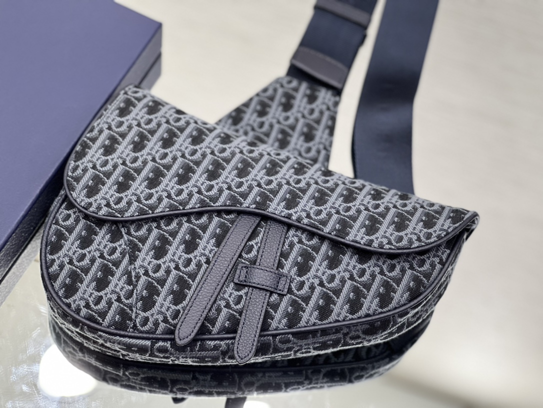 D*or saddle bag-20 x 28.6 x 5cm