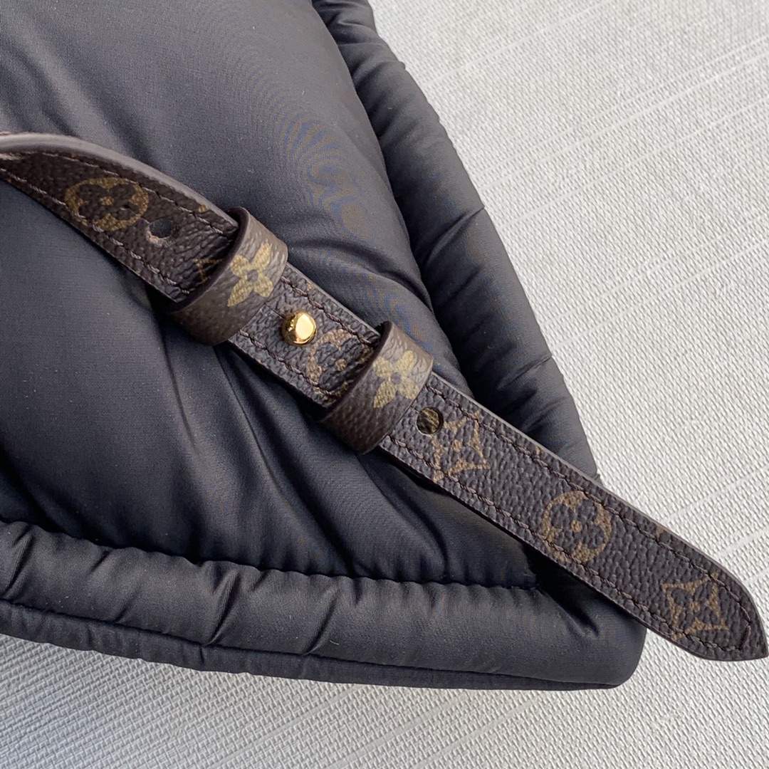 l0*is V*t0n onthego handbag-39*46*3cm