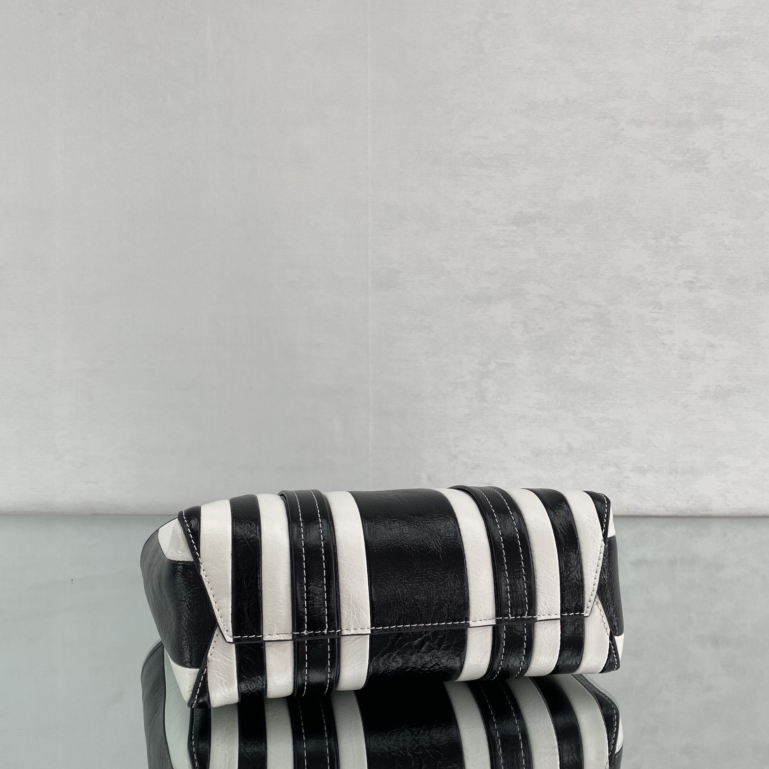 Ba*len*cia*ga͙ 21ss tote-28x10x19cm