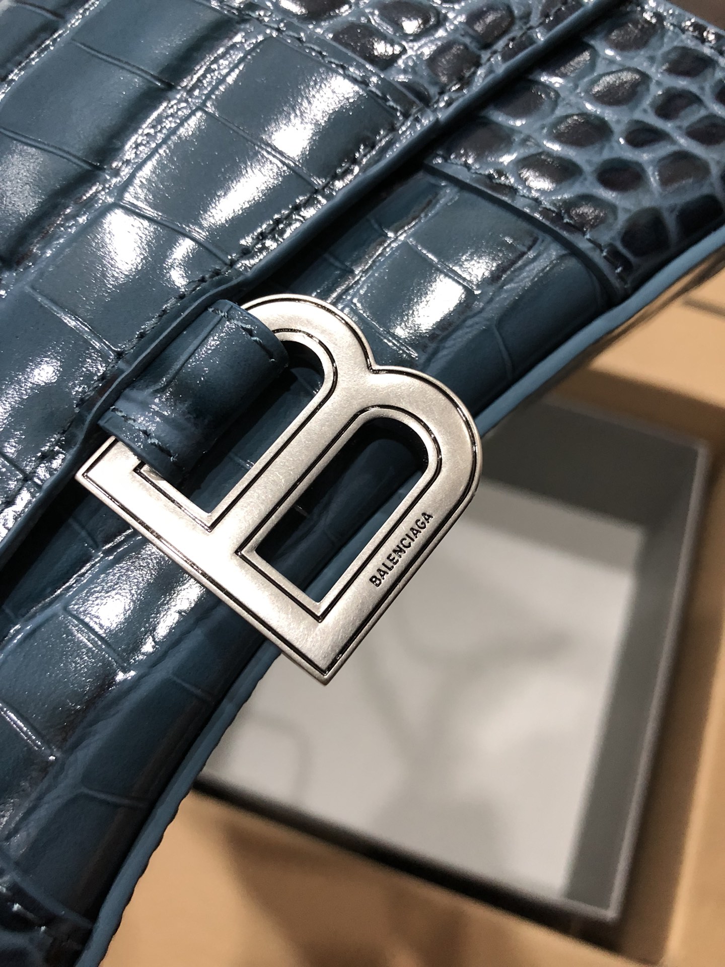 Ba*len*cia*ga small hourglass bag-13*8*19cm