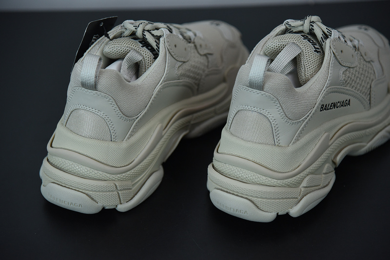 Ba*len*cia*ga triple s