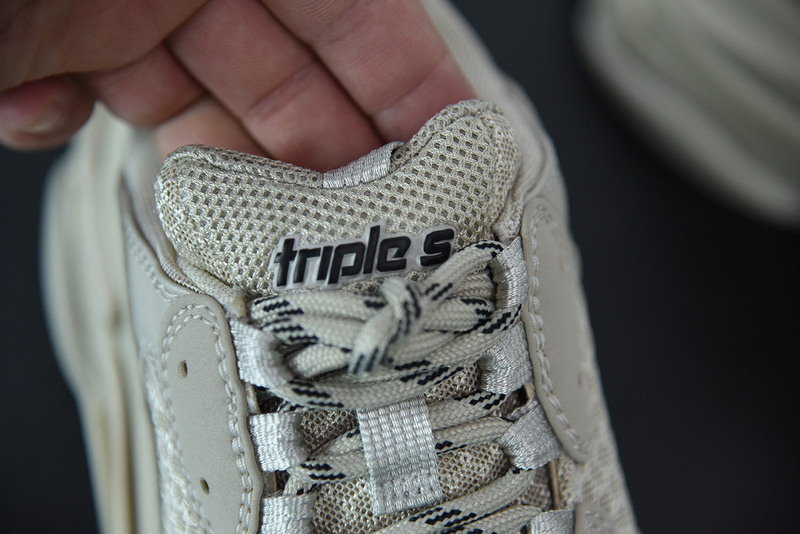 Ba*len*cia*ga triple s