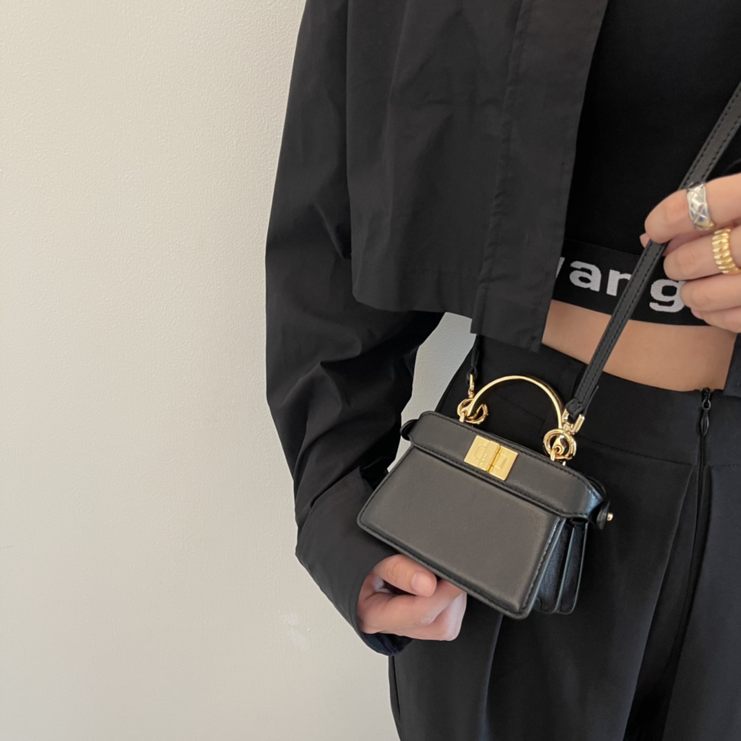 F**di peekabooiseeu micro-11x8x8cm