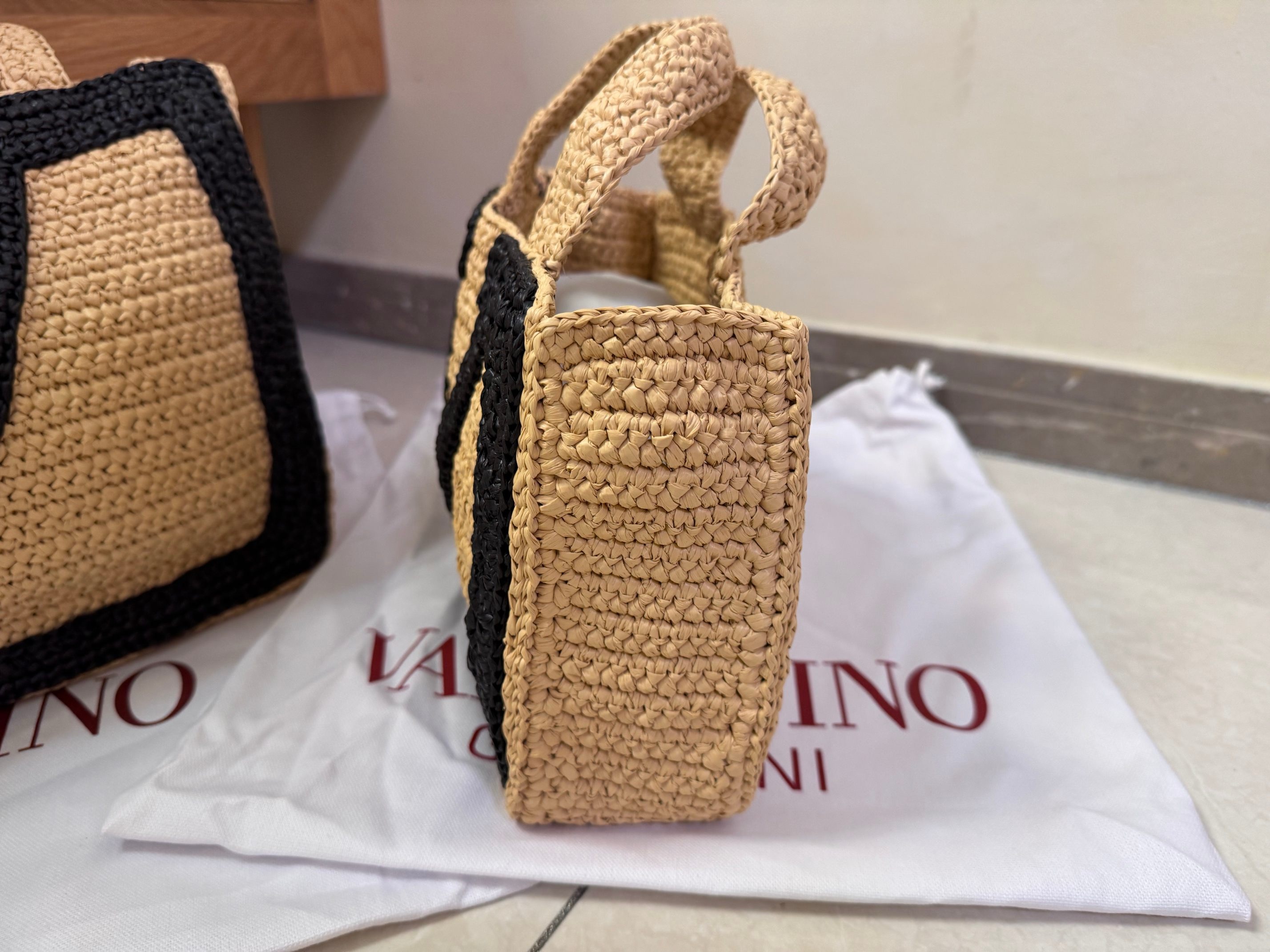 Va1e*ntin0 Garavani Viva Tote Bag