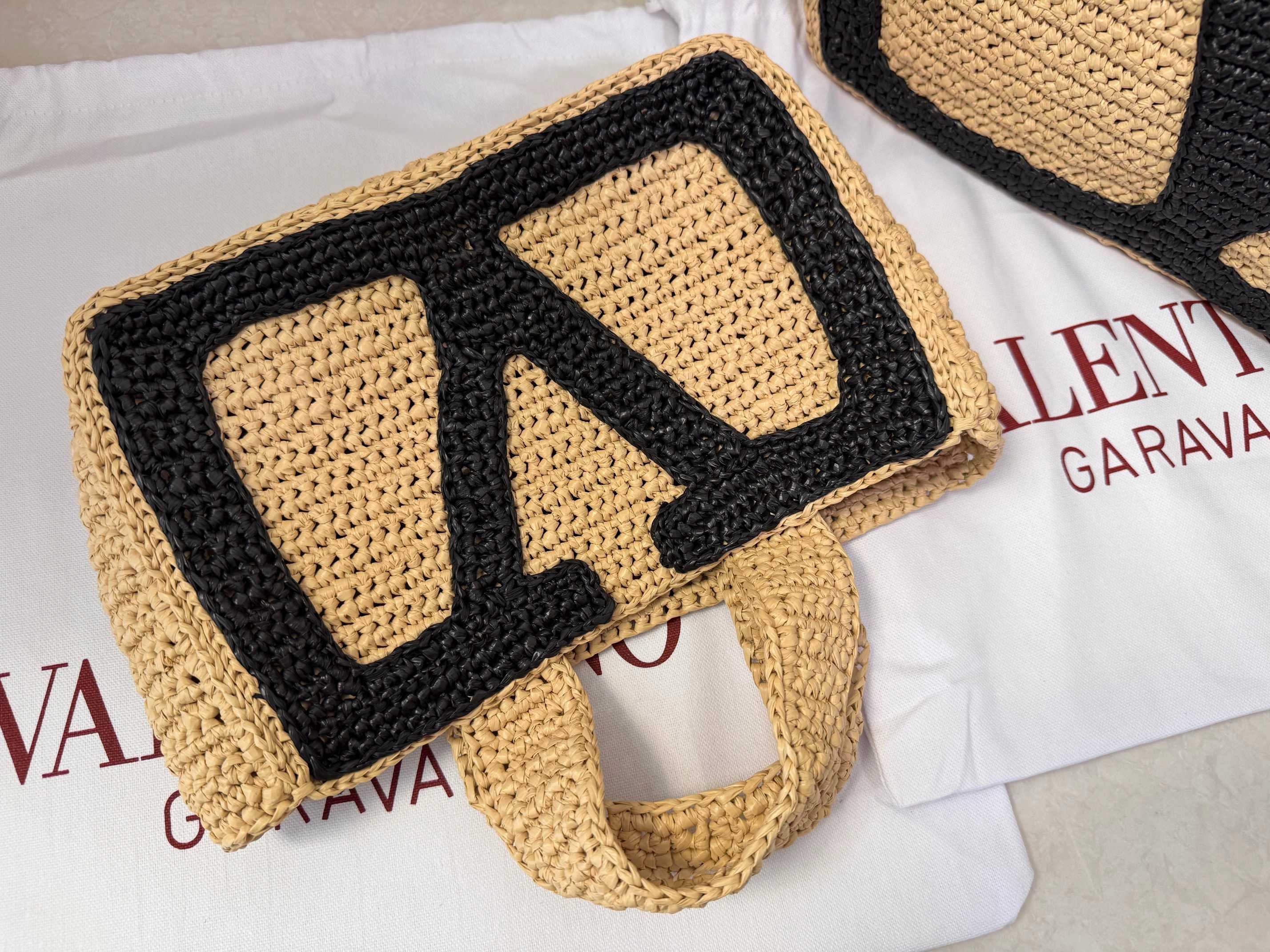 Va1e*ntin0 Garavani Viva Tote Bag