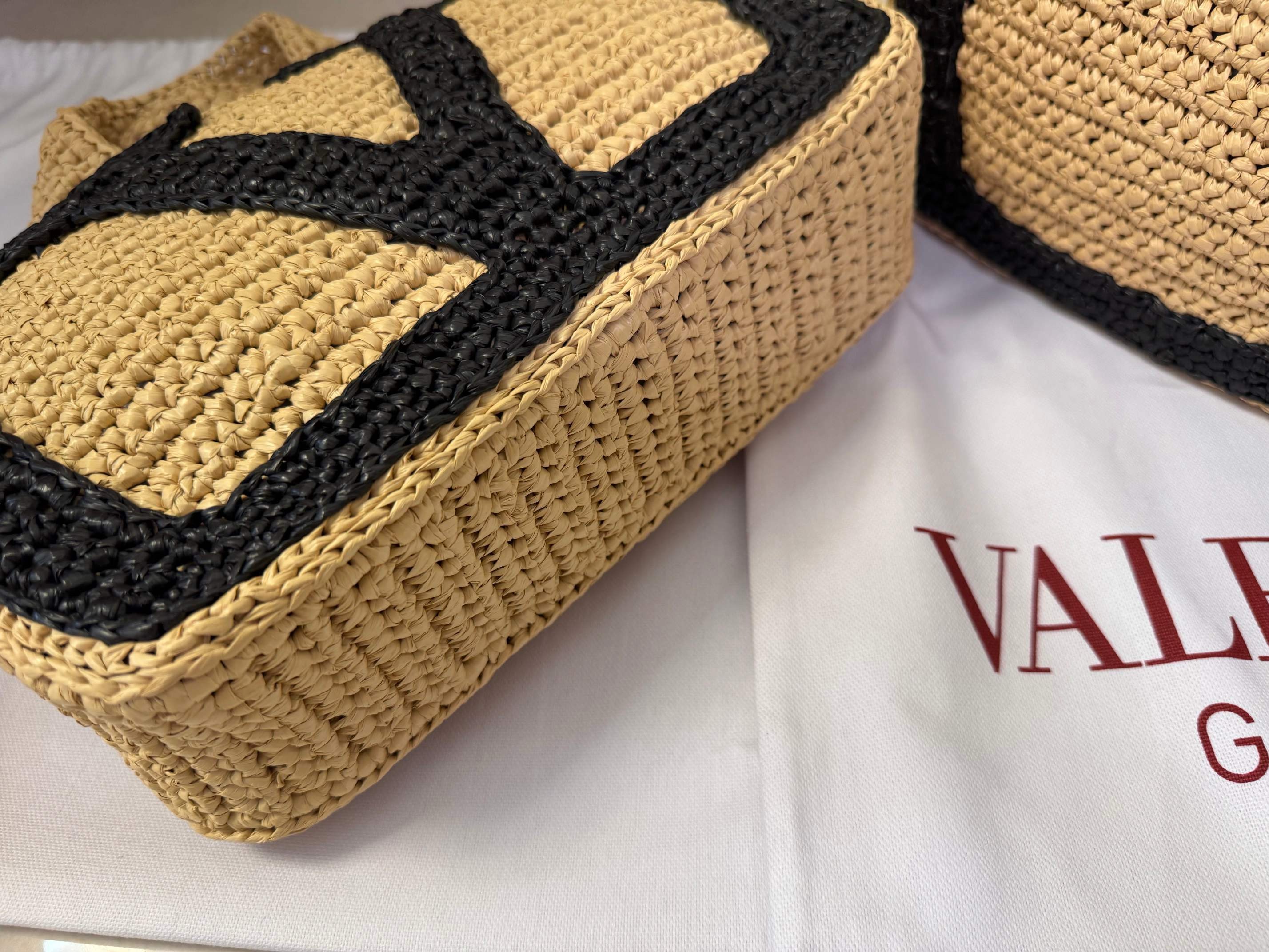 Va1e*ntin0 Garavani Viva Tote Bag