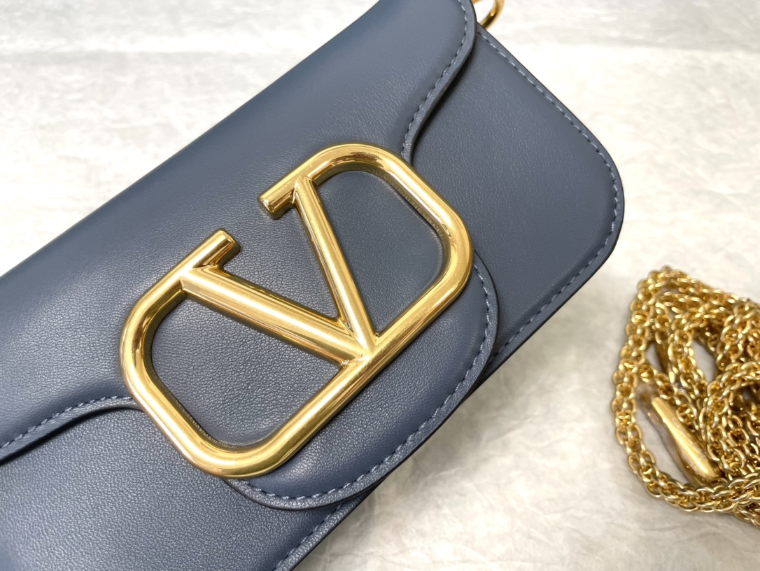 Va1e*ntin0 garavani miniloc-20x 11x5cm