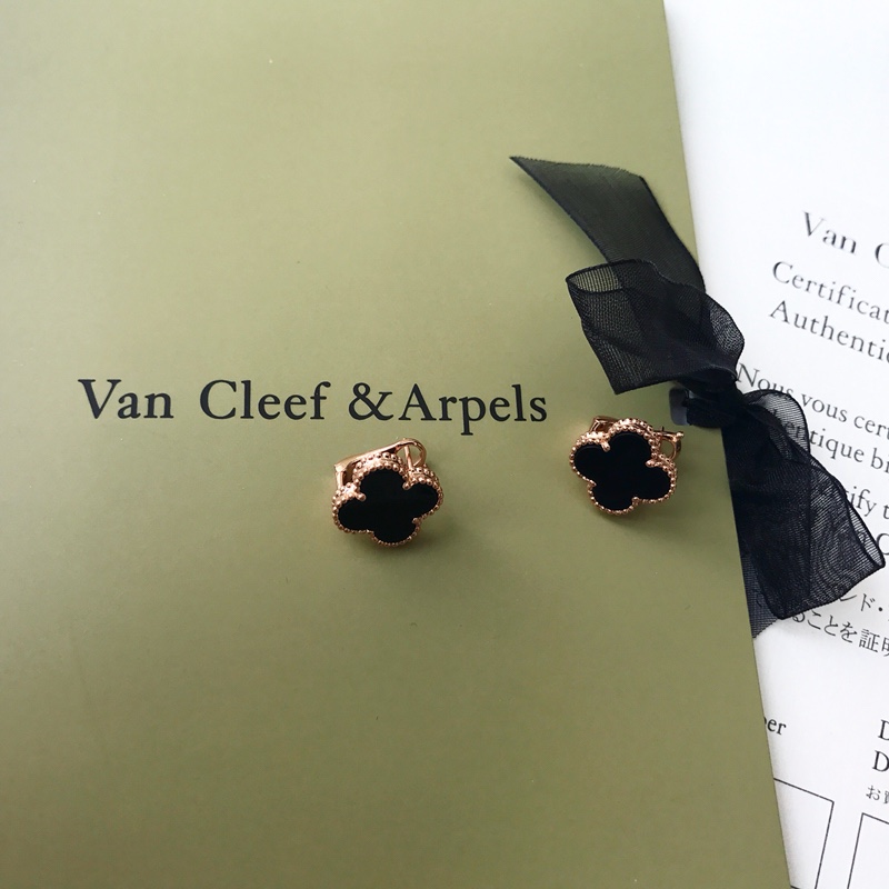 V*N CL*F &arpels earring