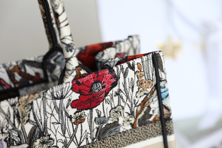 D*or small book tote-36.5cm