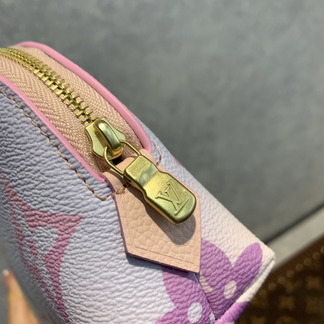 l0*is V*t0n cosmetic bag-19*12*6cm