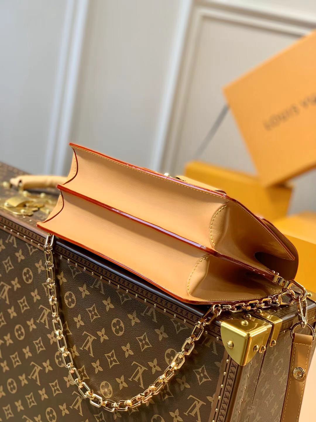 l0*is V*t0n since 1854 dauphine-25*17*10.5cm