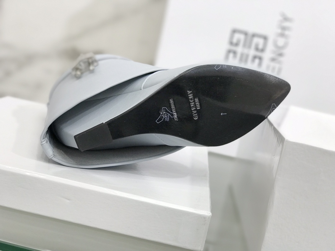 G1uenchy boots(eu35-42)