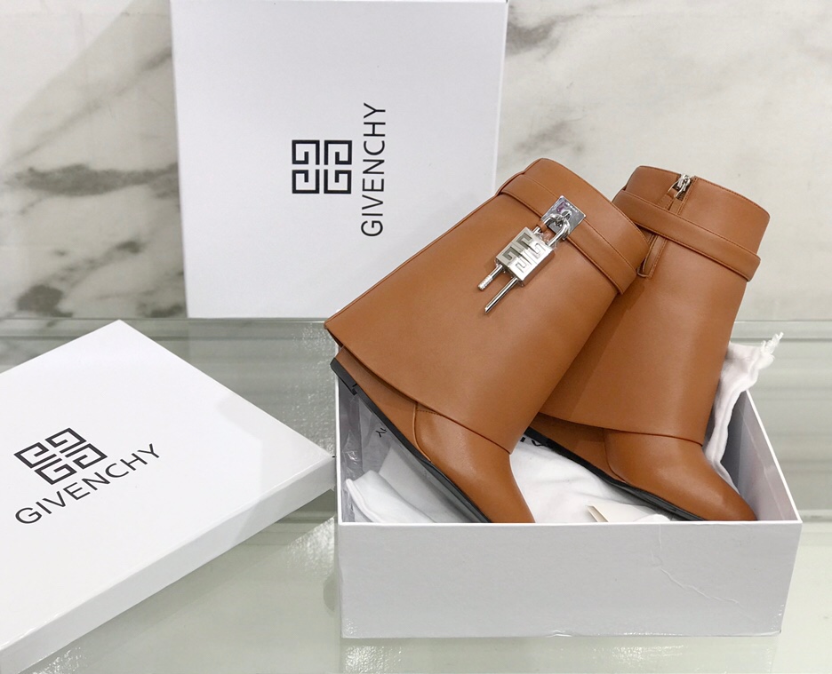 G1uenchy boots(eu35-42)