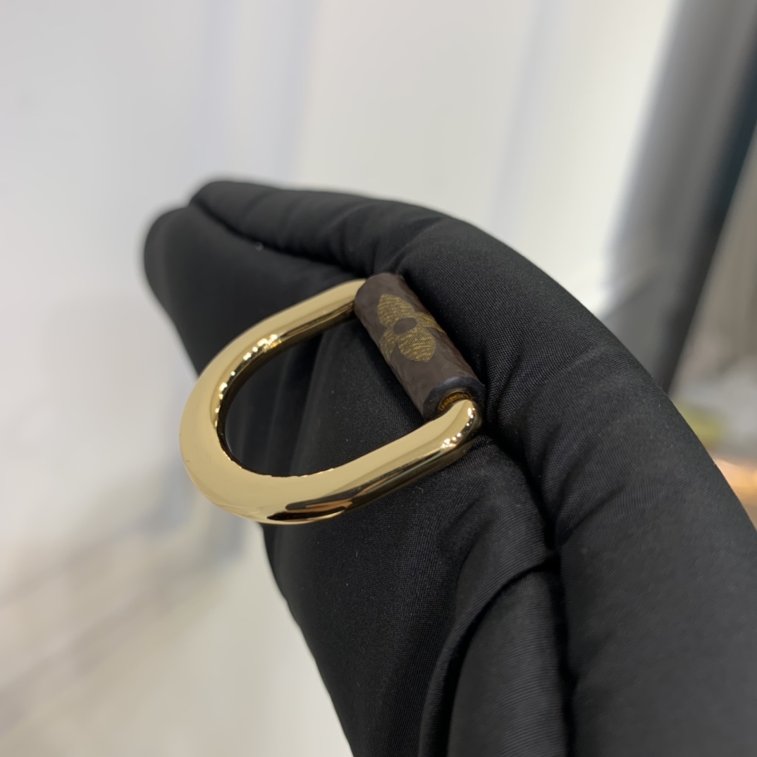 l0*is V*t0n pillow maxi bum bag-44 x 24 x 7cm