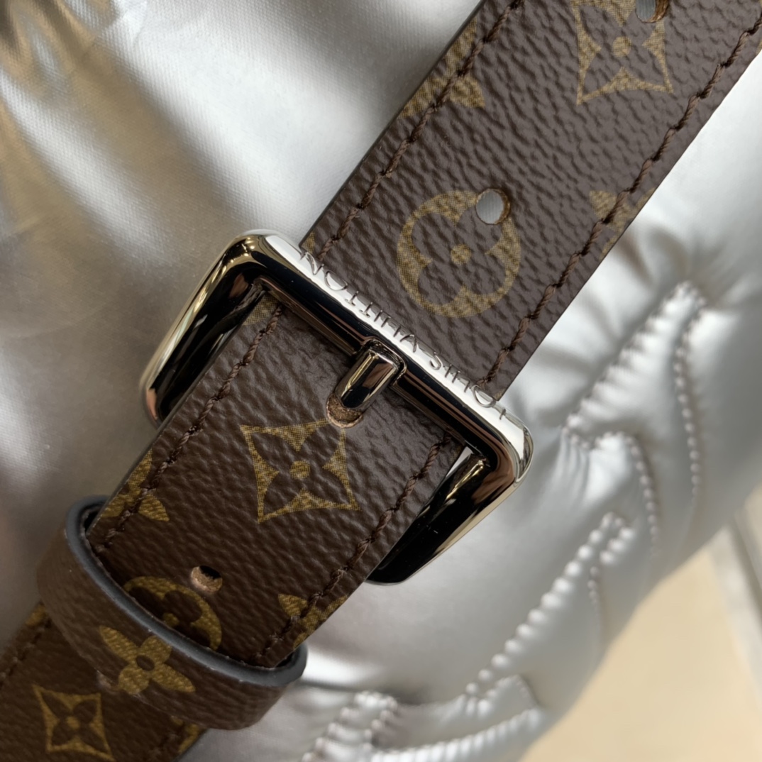 l0*is V*t0n pillow maxi bum bag-44 x 24 x 7cm