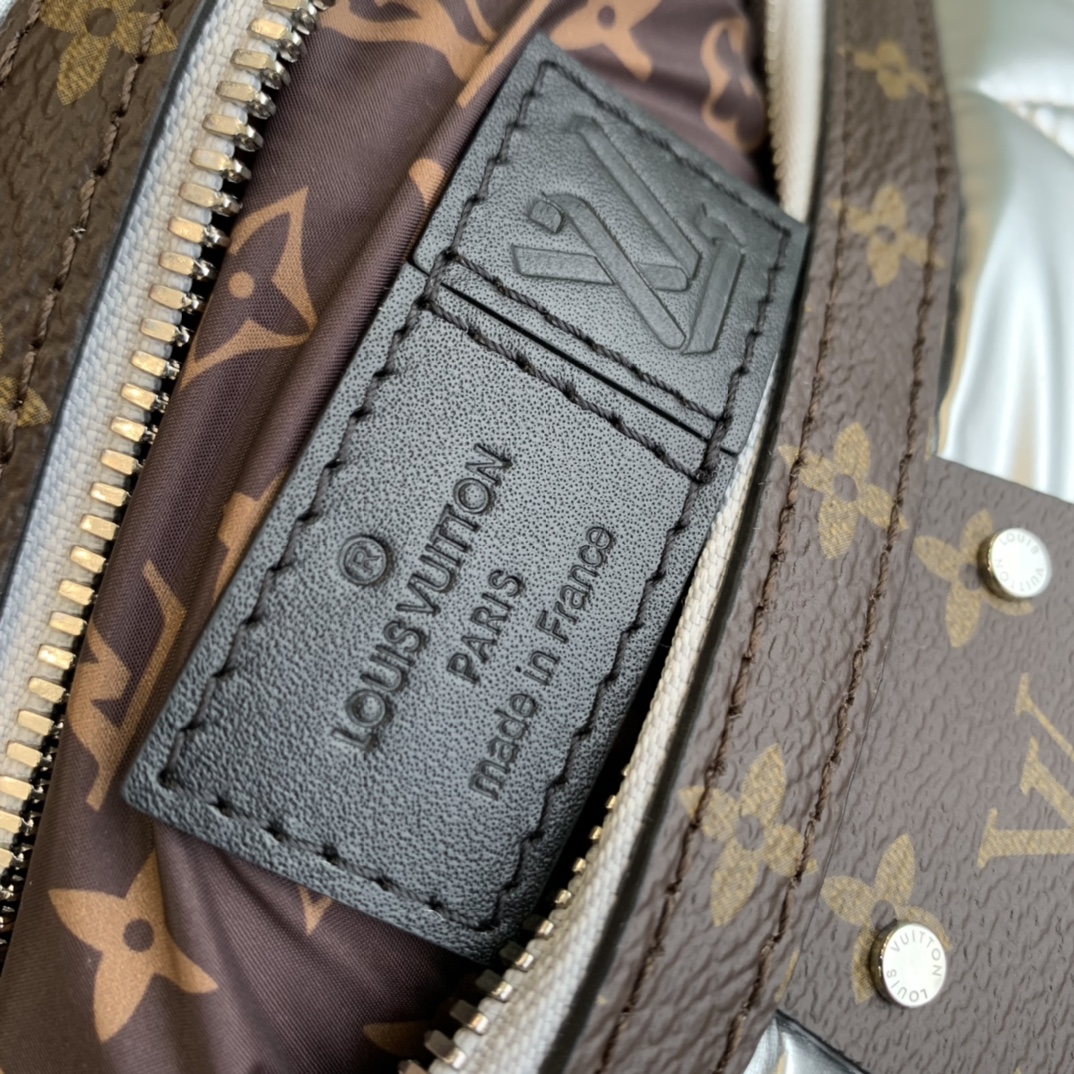 l0*is V*t0n pillow maxi bum bag-44 x 24 x 7cm