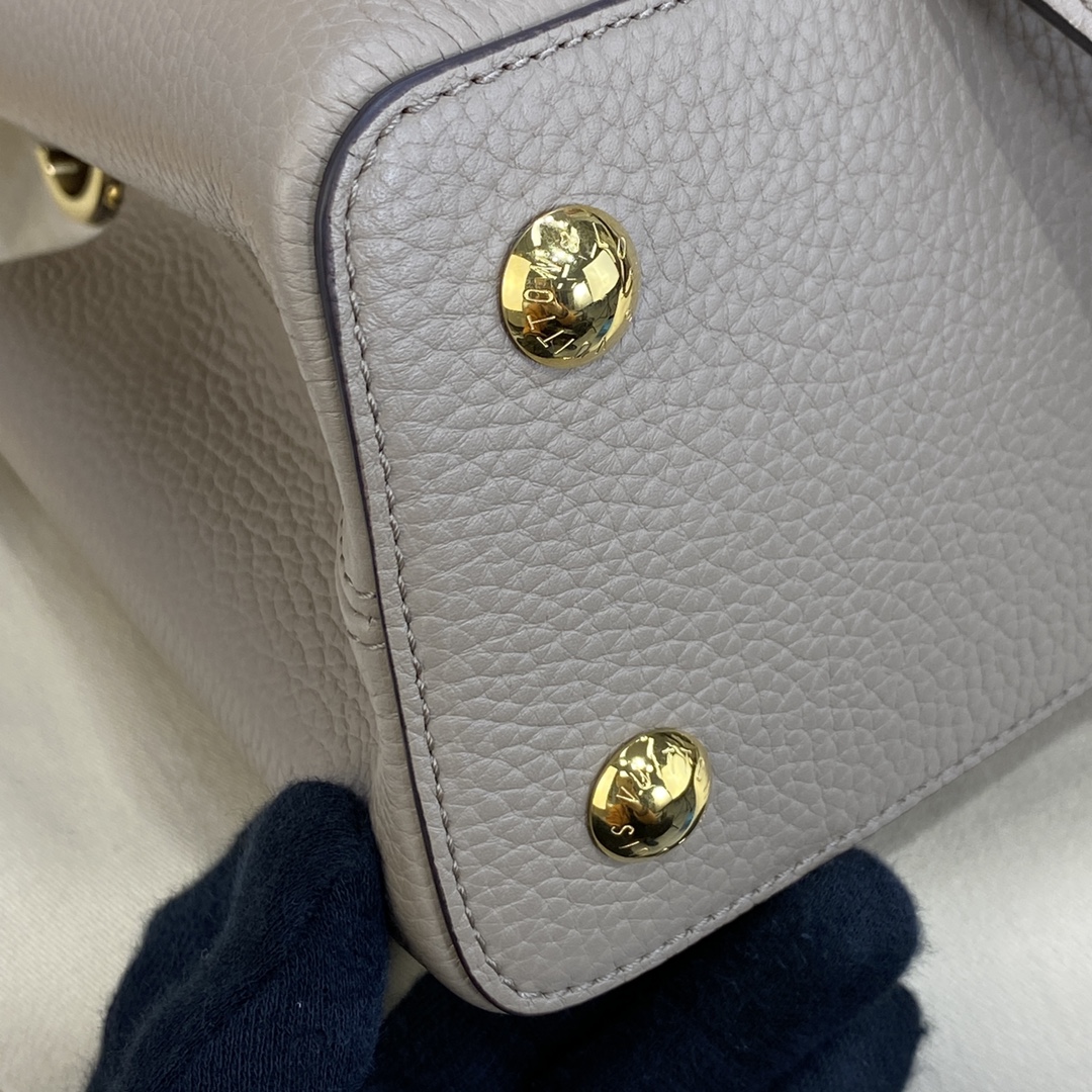 l0*is V*t0n capucines handlebag