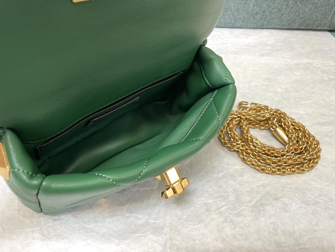 Valentin0 Garavani Roman Stud-Mini Size-19x13x6CM