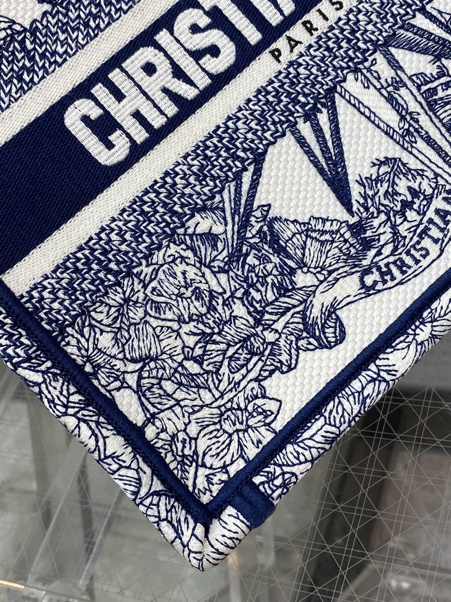 D*or small book tote-26*8*22cm