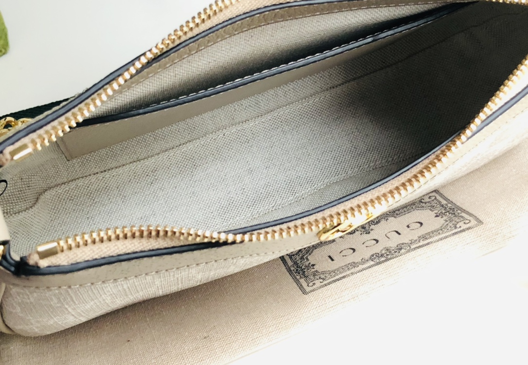 G*u*i chain bag-25*15*6cm