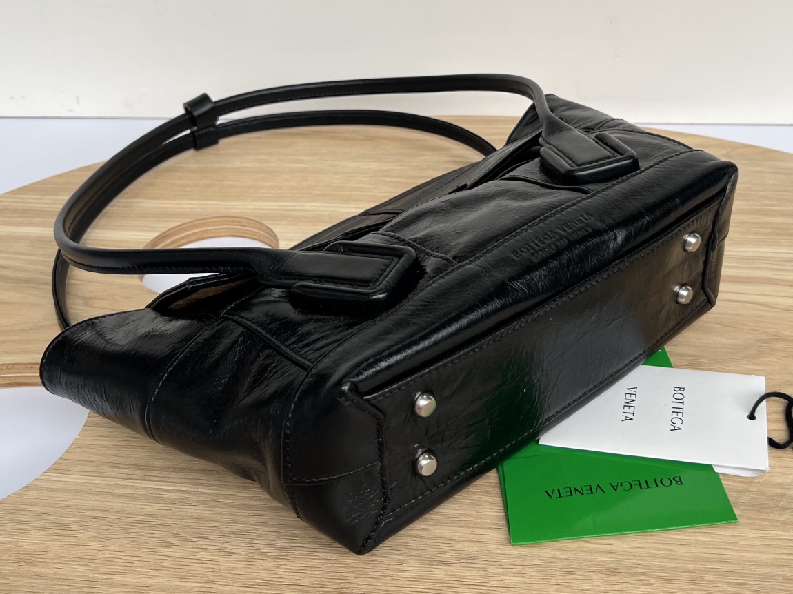 bo*te*ga Ve*ne*ta arco bag-23x21x9cm