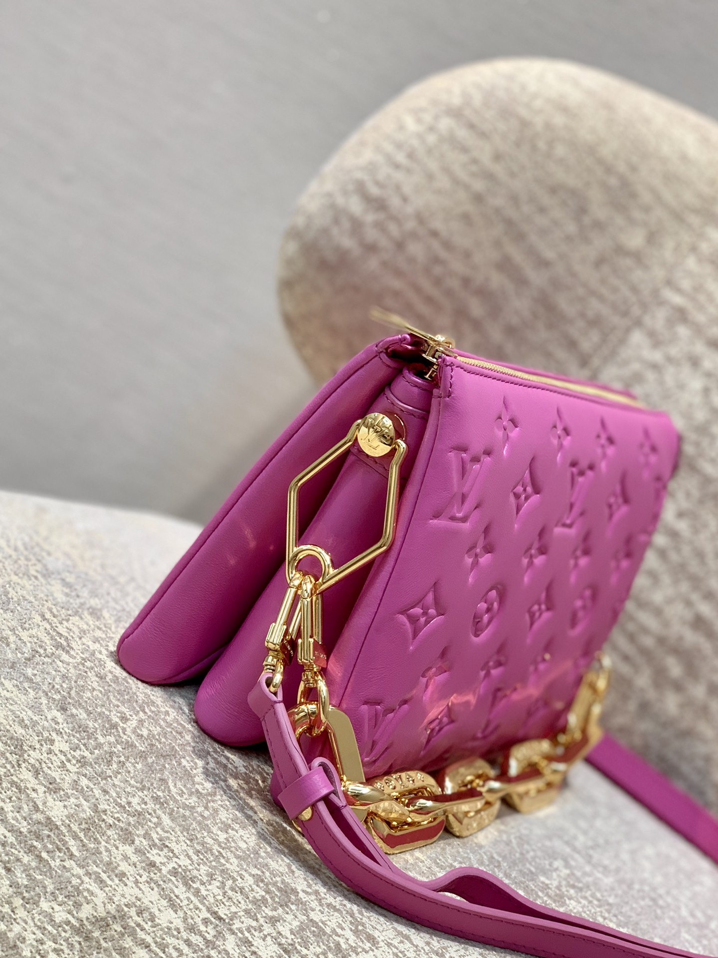 l0*is V*t0n coussin bb bag-21*16*7 cm