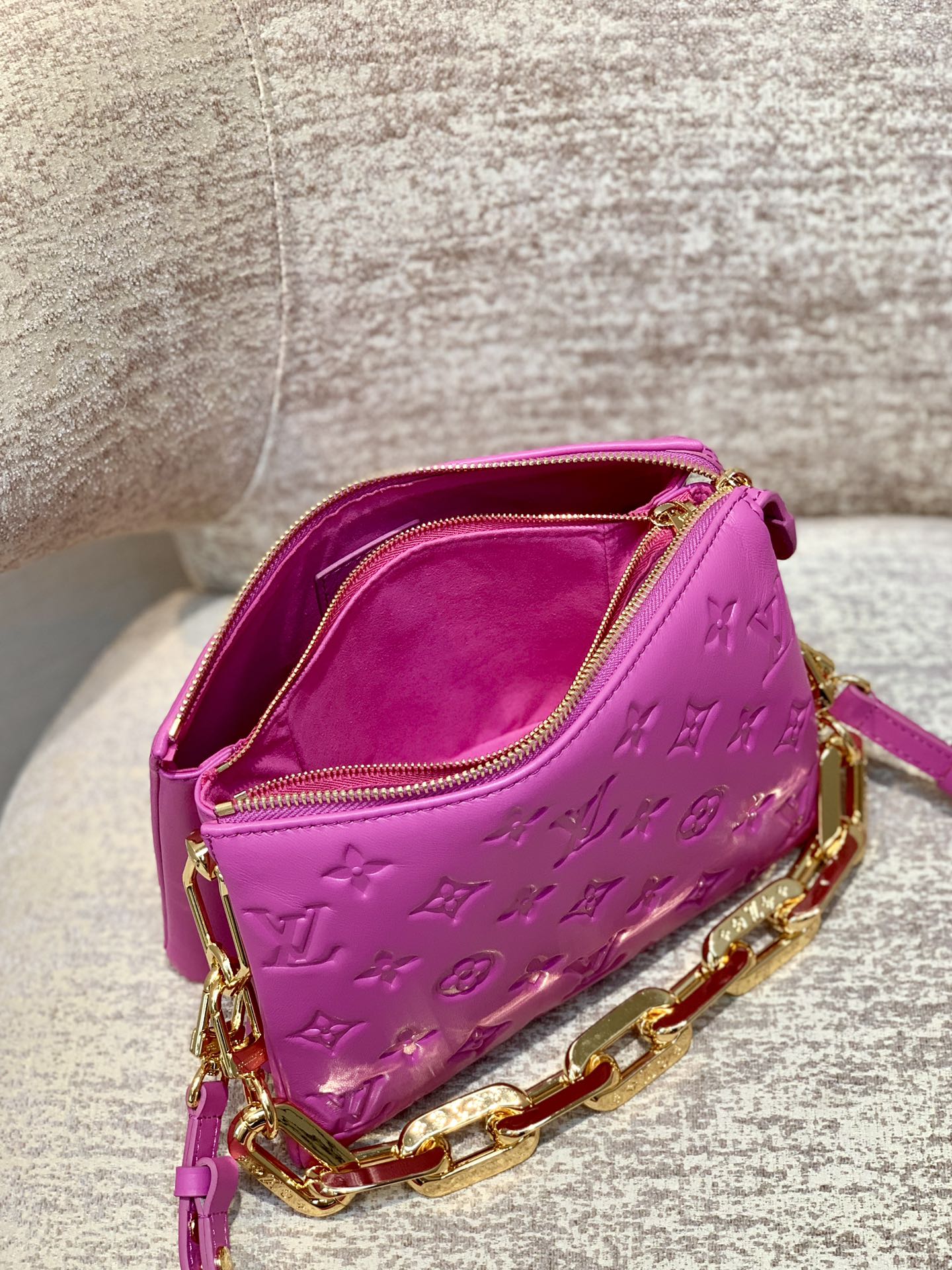 l0*is V*t0n coussin bb bag-21*16*7 cm