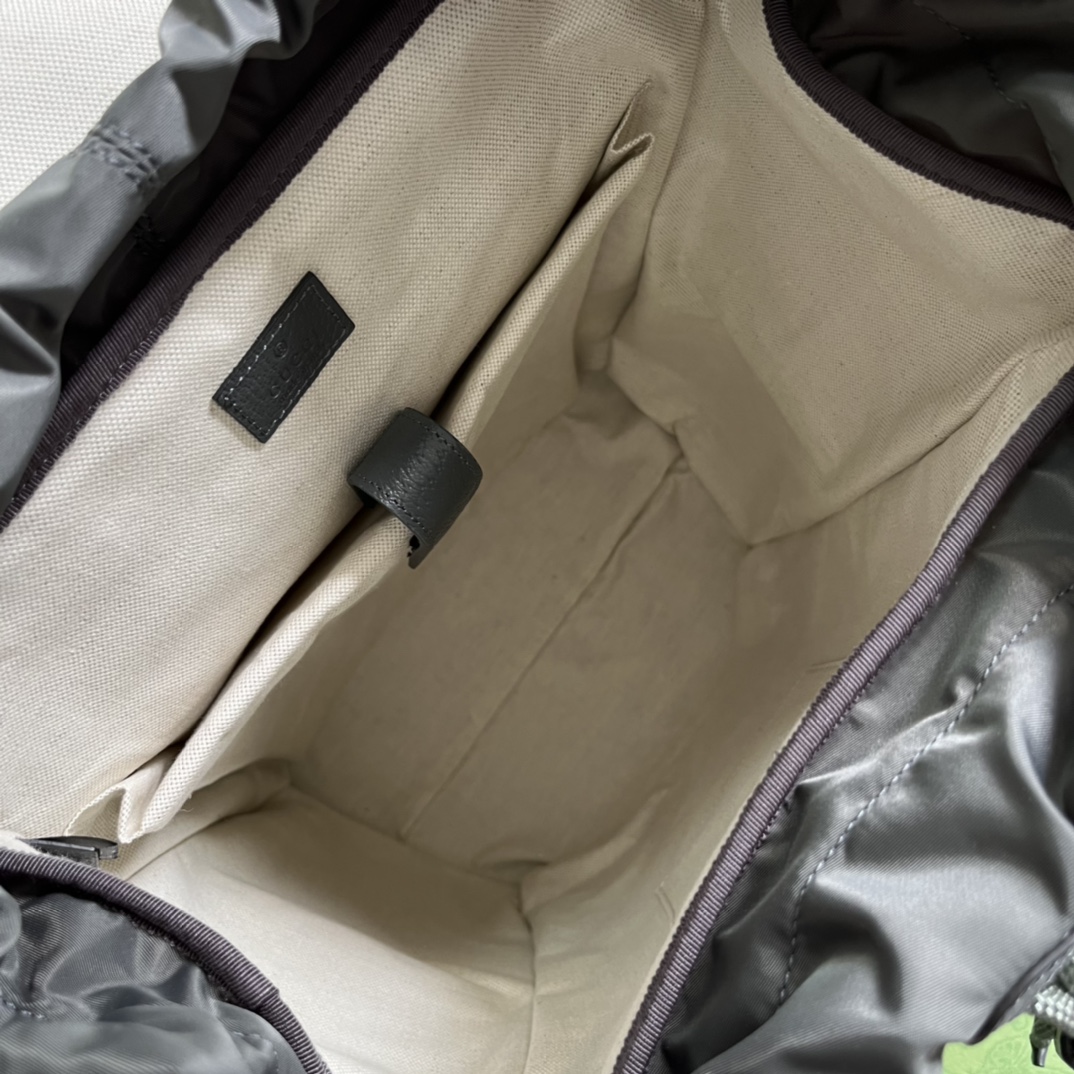 G*u*i backpack-24*40*16cm