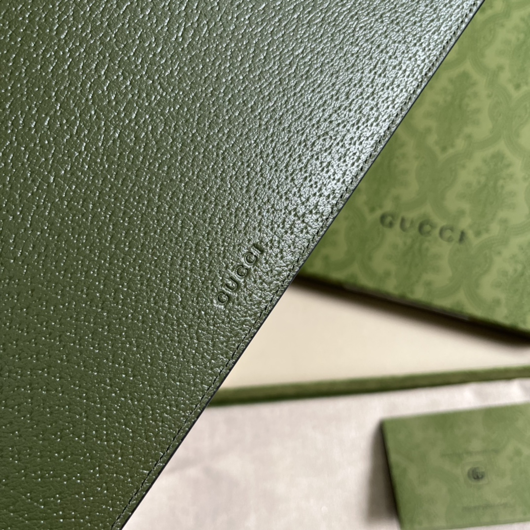 G*u*i pouch-30.5*21*1.5cm