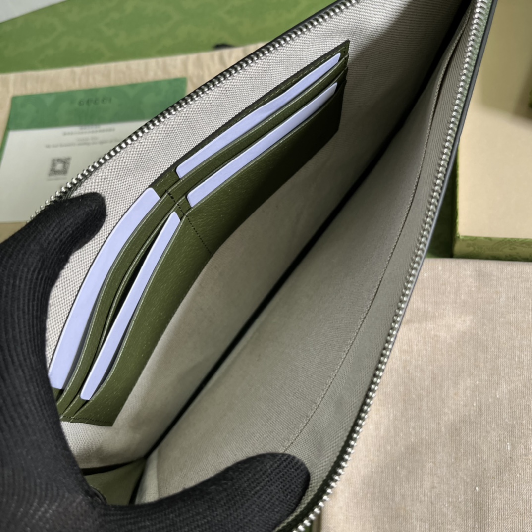 G*u*i pouch-30.5*21*1.5cm