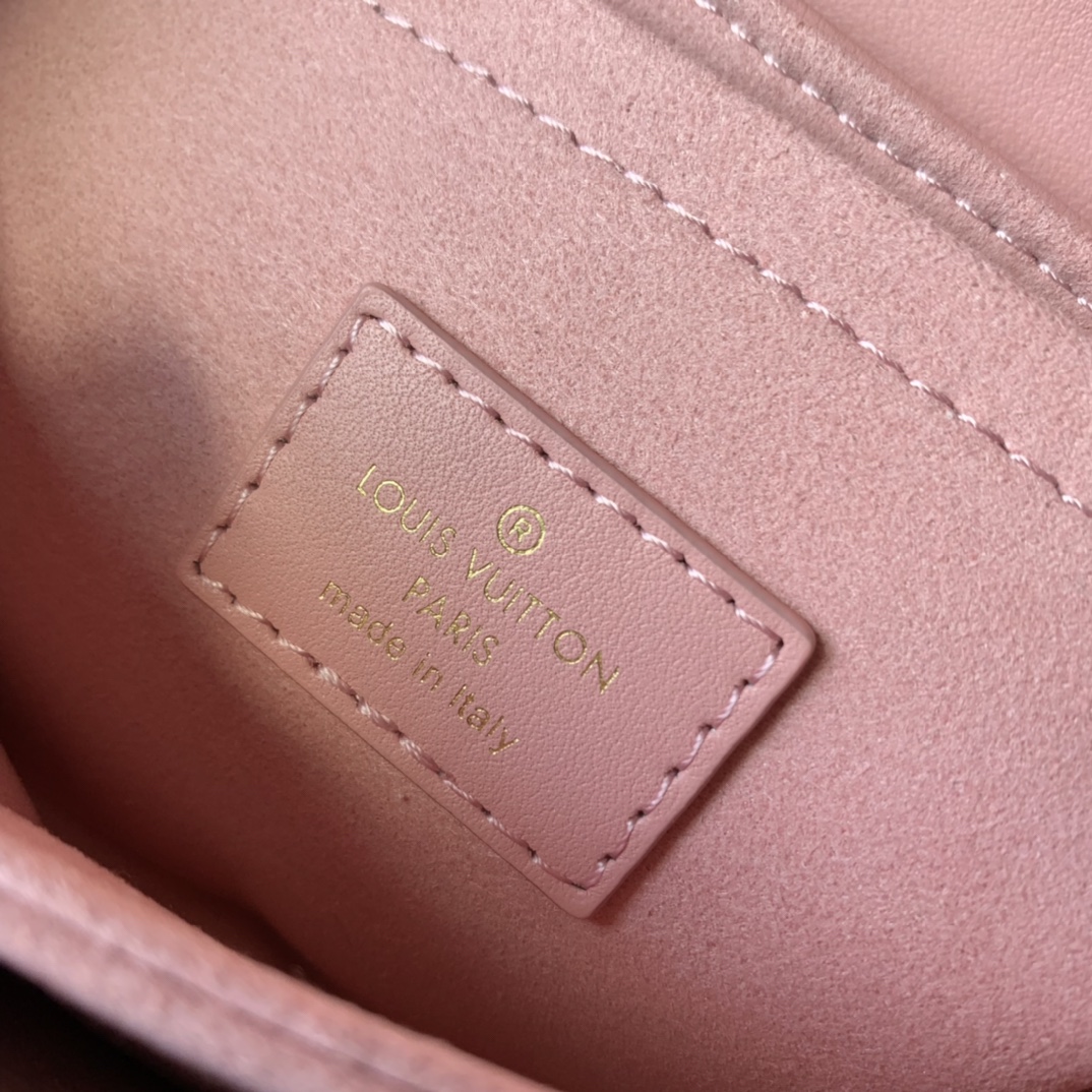 l0*is V*t0n new wave bag-21 x 12 x 9 cm