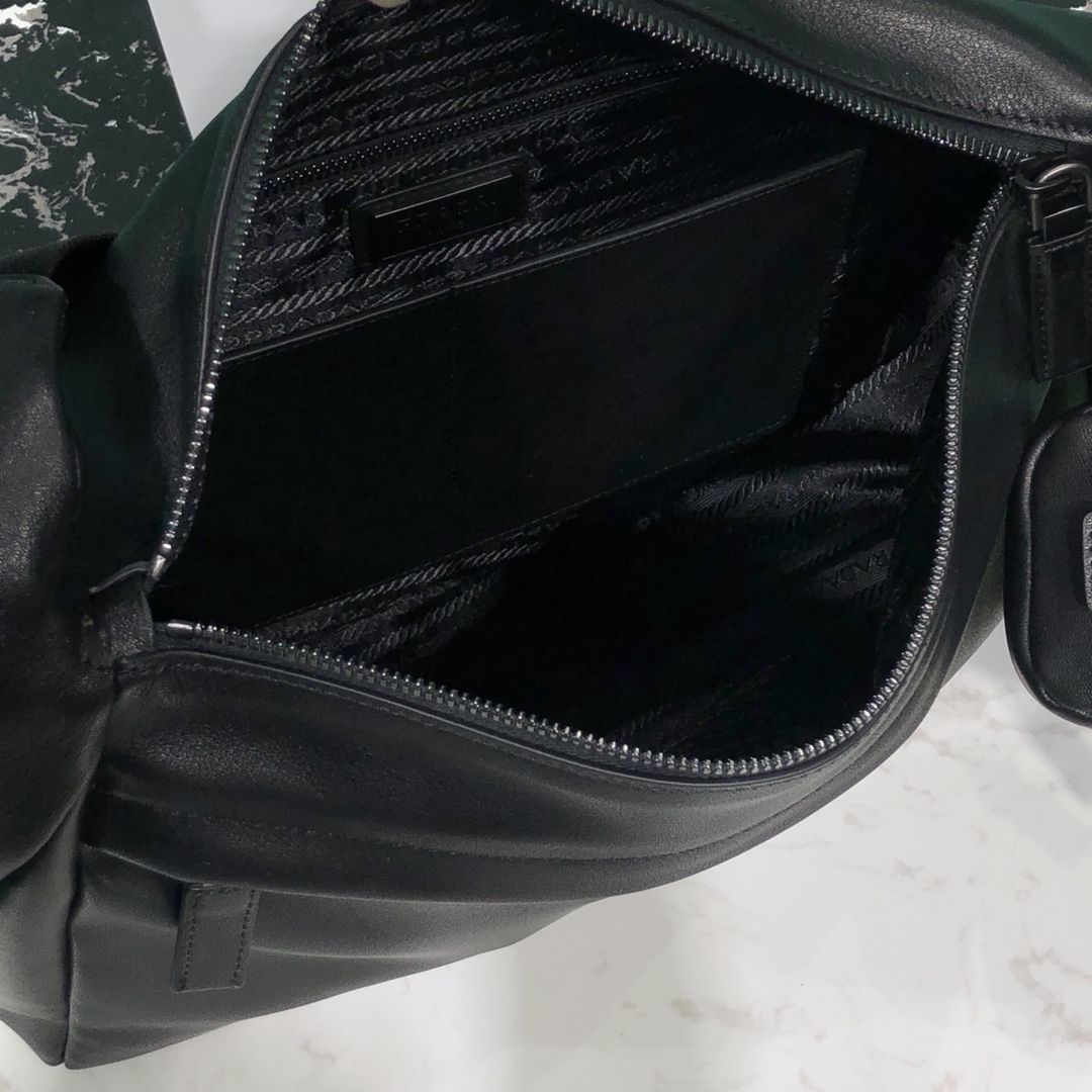 Pra*a crossbody bag-2vh125-32*32*9cm