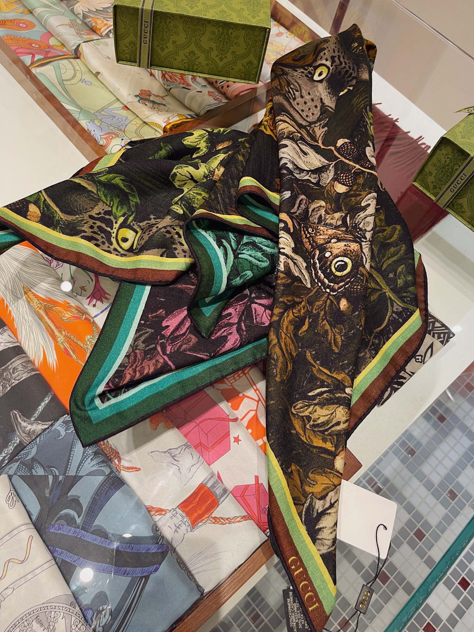 G*u*i shawls-110*110cm