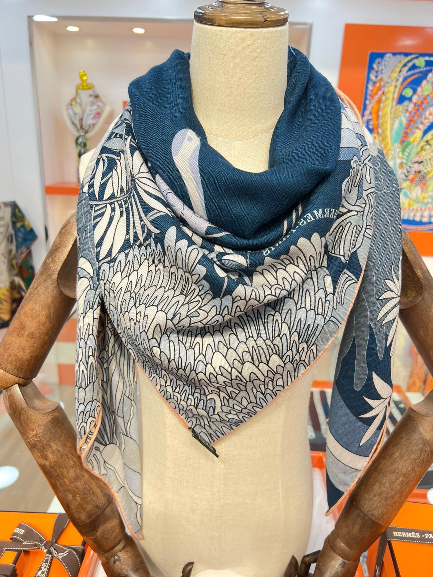 H**mes shawls-140*140cm