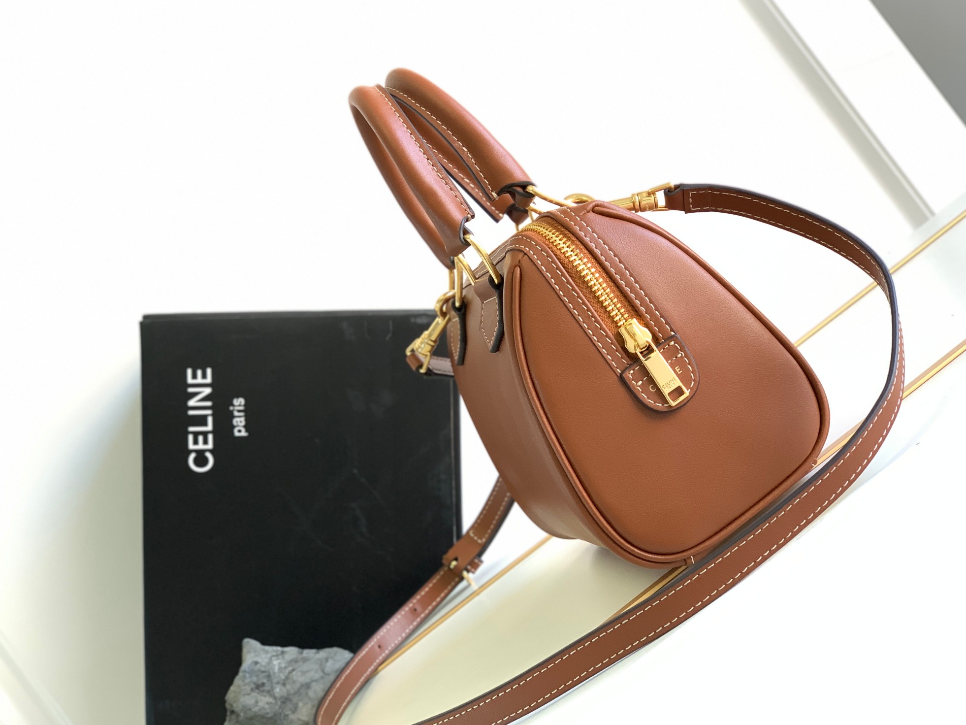 Ce**e 2023ss cuir triomphe bag-19.5 x 14 x 7cm