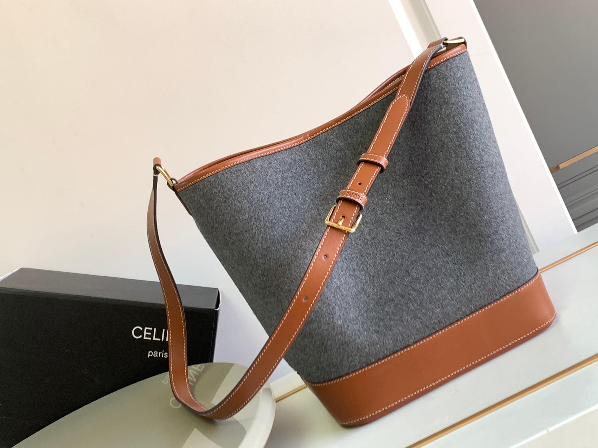 Ce**e cuir bucket-33x 27x 17cm