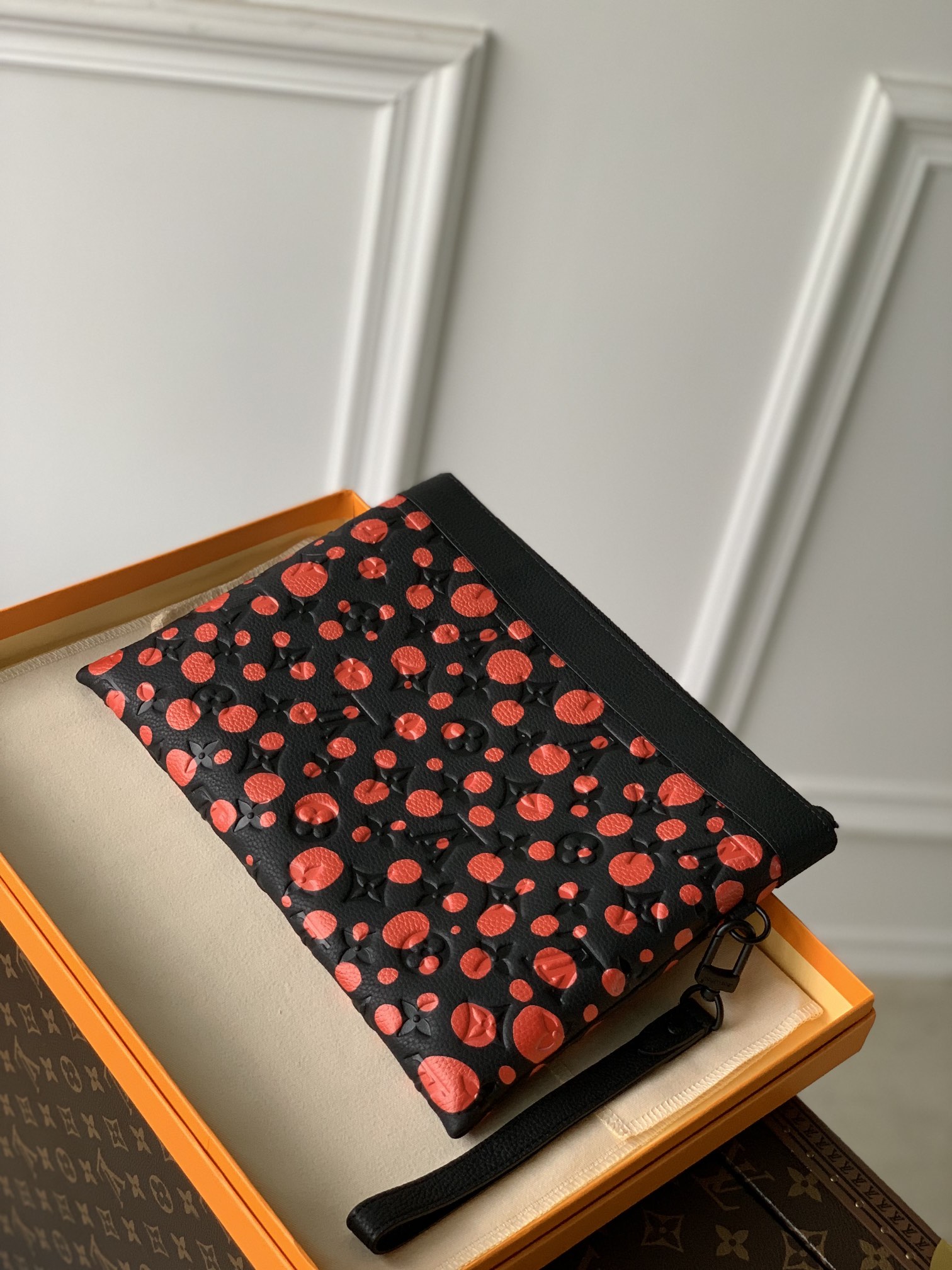 l0*is V*t0n x yk pochette to go-30 x 21.5 x 1 cm