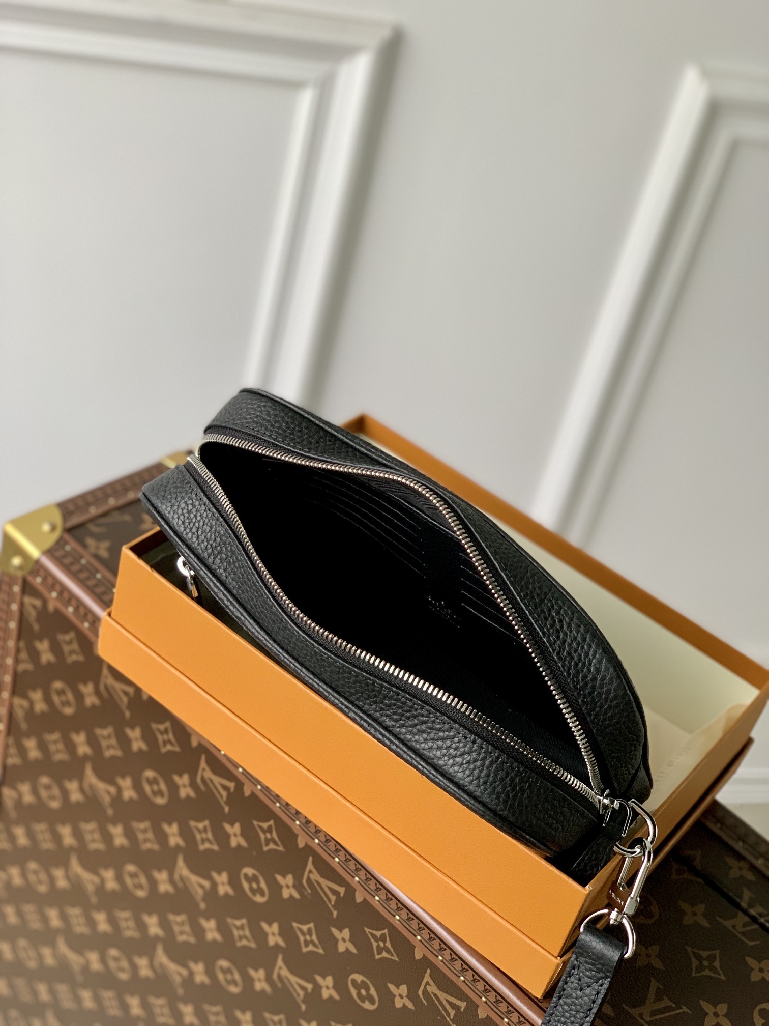 l0*is V*t0n pochette kasai -25 x 15.5 x 6.5 cm