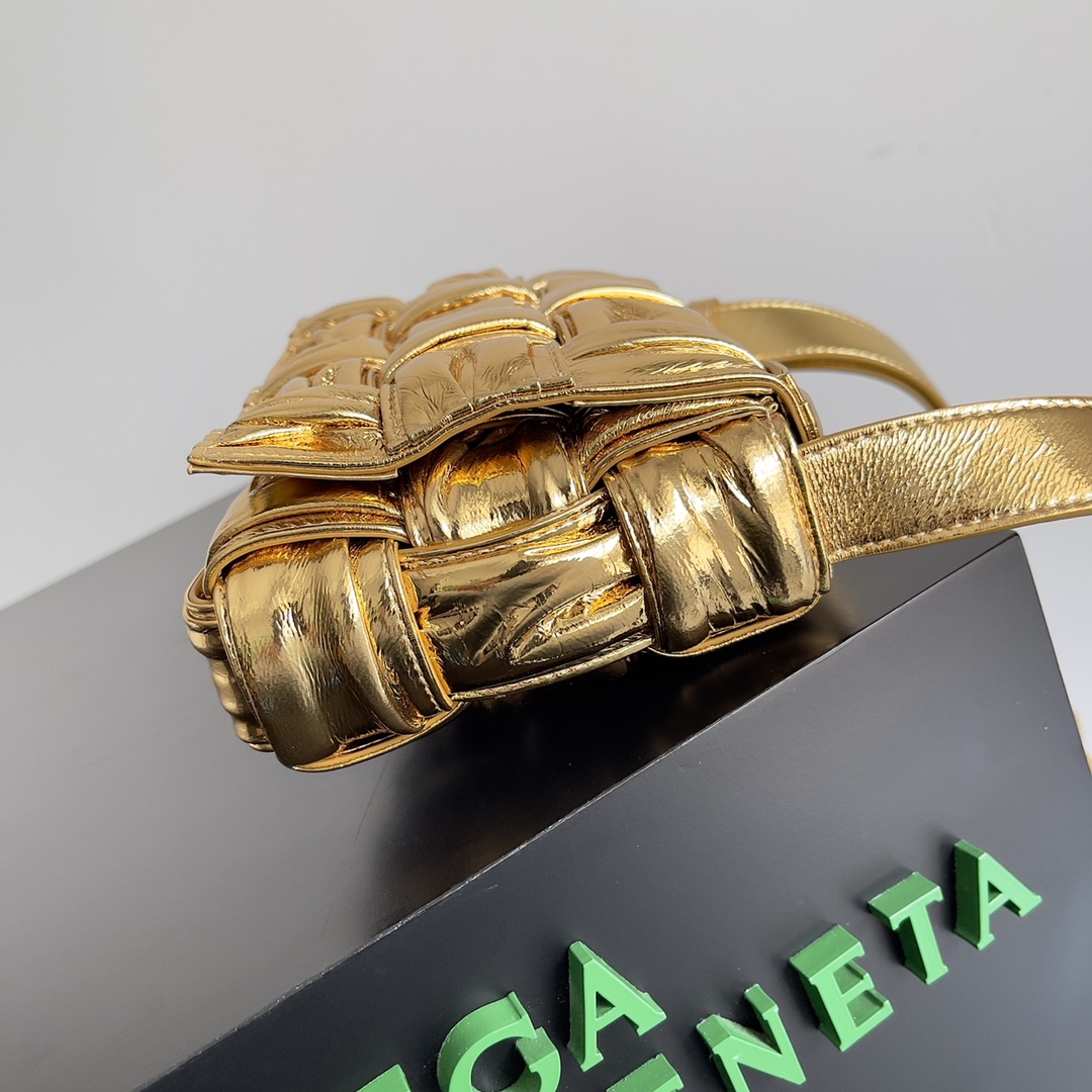 bo*te*ga Ve*ne*ta cassette bag-19*4*12cm