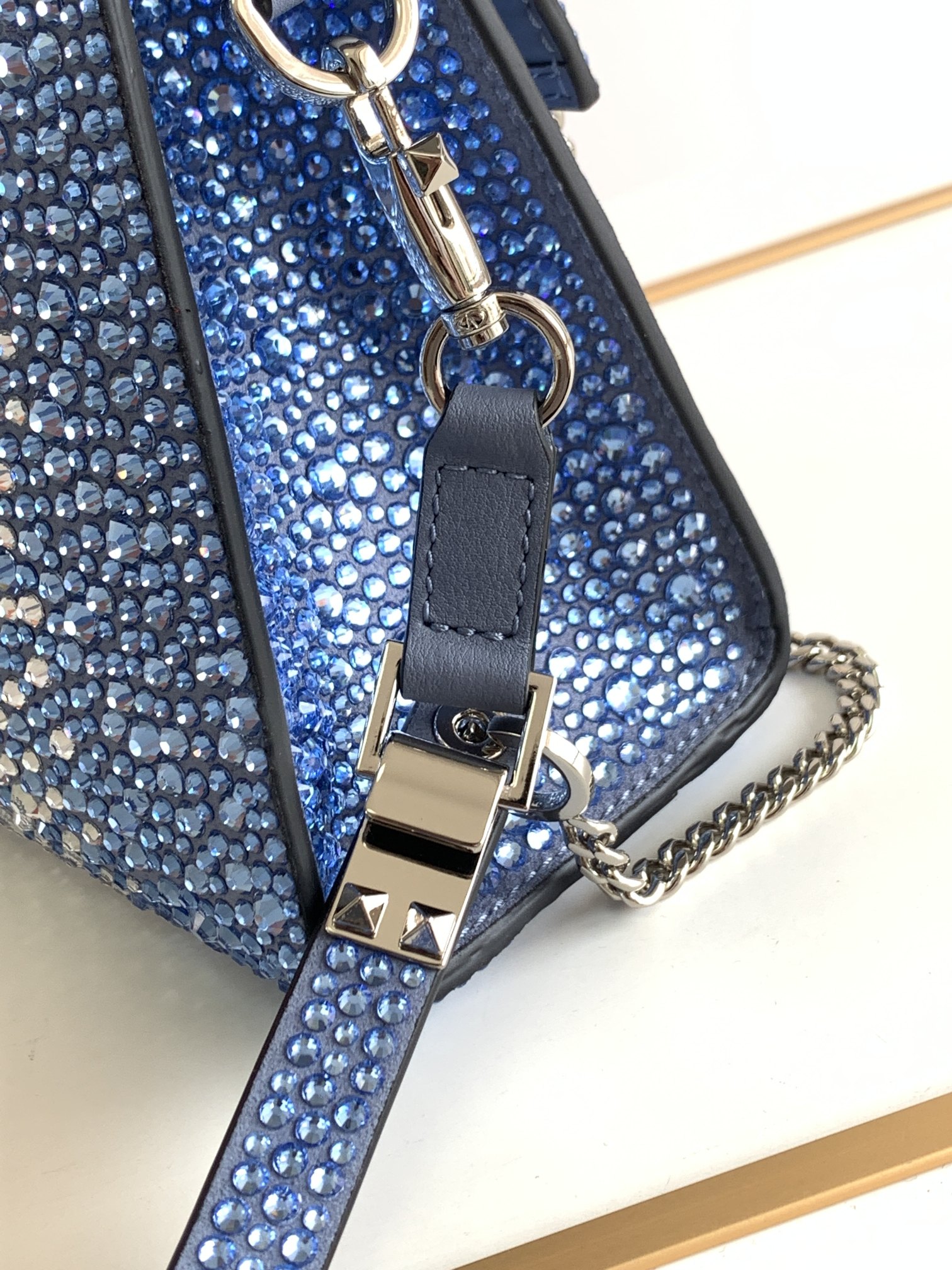 Va1e*ntin0 garavani vsling bags-19*13*9 cm