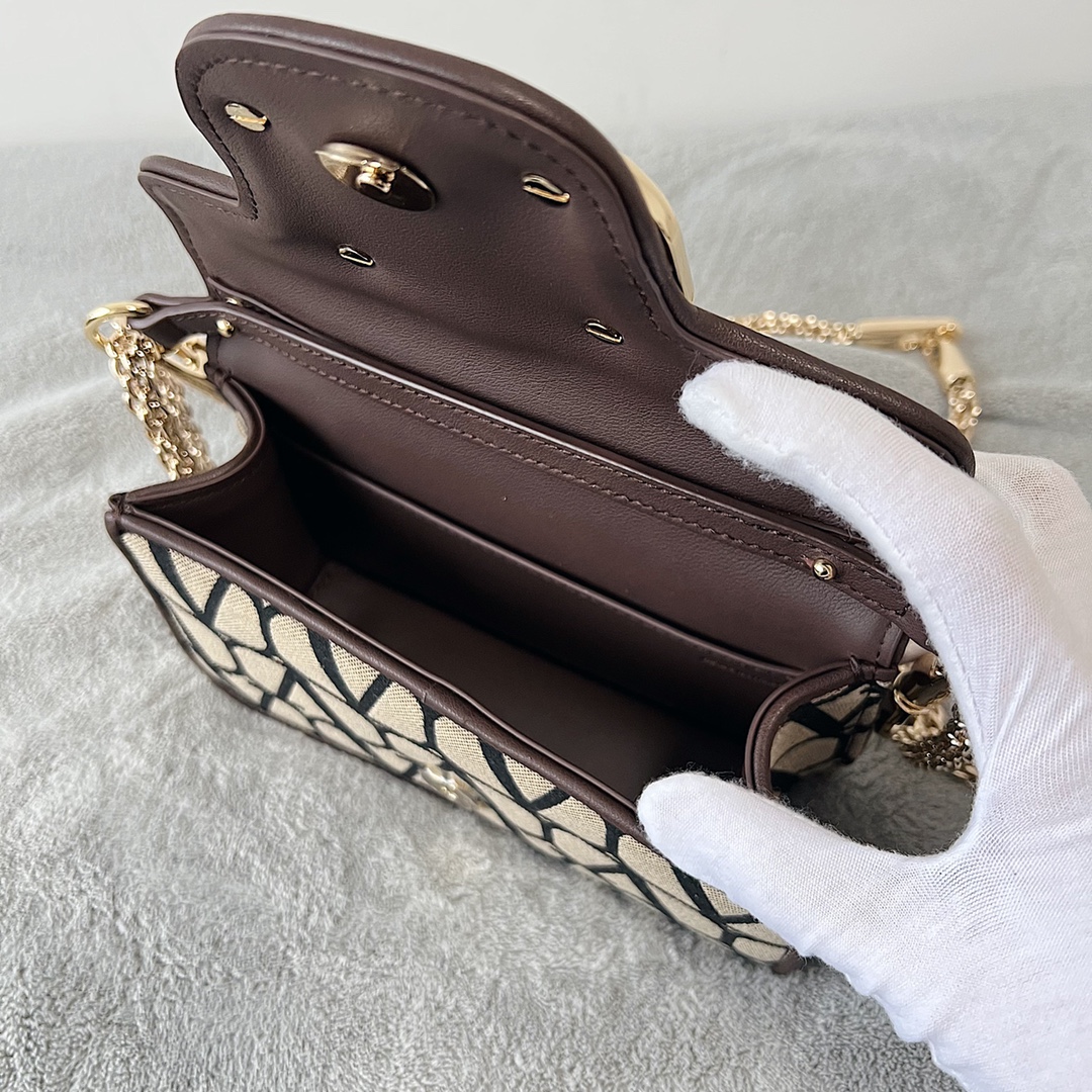 Va1e*ntin0 garavani mini loc-20x 11x5cm