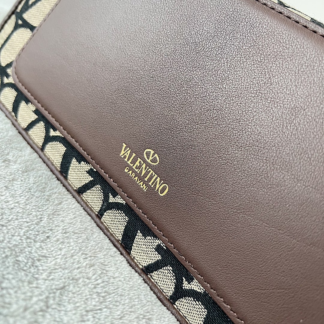 Va1e*ntin0 garavani loc-27*13*6cm