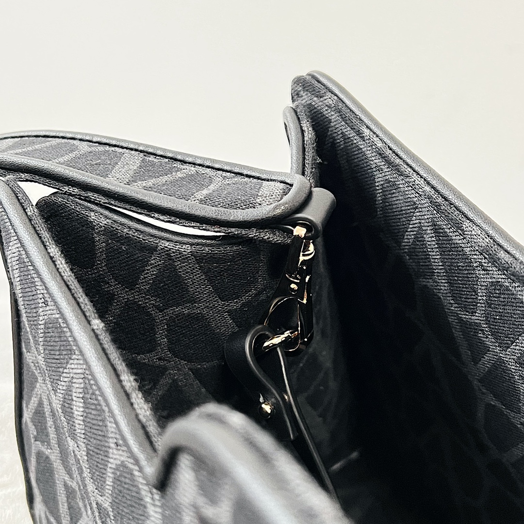 Va1e*ntin0 garavani la troisième toile iconographe -40*25*17cm