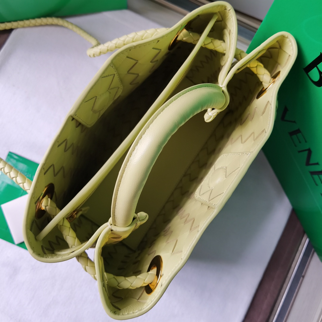 bo*te*ga Ve*ne*tatote-22*25*10.5cm